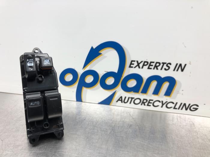 Nuevos Interruptor de ventanilla eléctrica Toyota Yaris Verso Precio € 60,44 IVA incluido ofrecido por Gebr Opdam B.V.