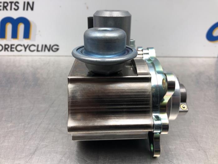 High pressure pump from a Peugeot 5008 2012