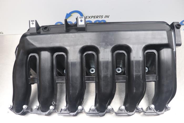Intake manifold from a BMW X3 2008