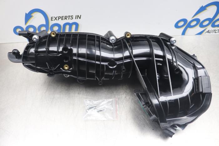 Intake manifold from a BMW X3 2010
