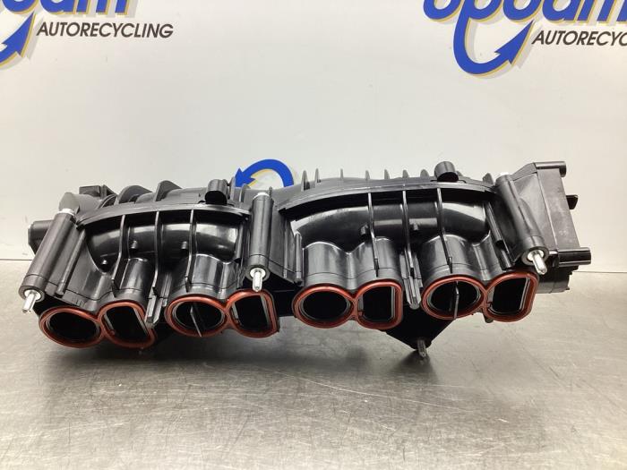 Intake manifold from a BMW 1-Serie 2010