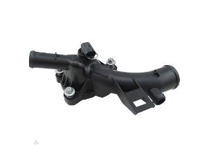 Nuevos Cuerpo de termostato Opel Astra Precio € 27,50 IVA incluido ofrecido por Gebr Opdam B.V.