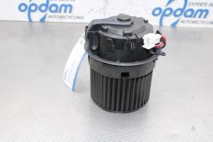 Używane Silnik wentylatora nagrzewnicy Nissan Leaf (ZE1) 40kWh Cena € 170,00 Procedura marży oferowane przez Gebr Opdam B.V.