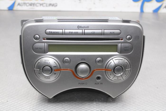 Radio CD player from a Nissan Micra (K13) 1.2 12V 2012