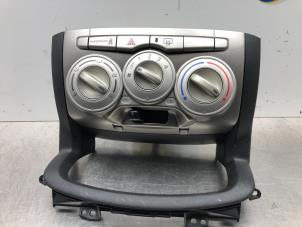 Usados Panel de control de calefacción Daihatsu Sirion 2 (M3) 1.0 12V DVVT Precio € 30,00 Norma de margen ofrecido por Gebr Opdam B.V.
