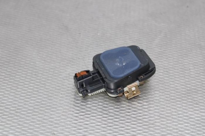 Begagnade Regnsensor Mercedes C (W205) C-350 e 2.0 16V Pris € 34,00 Marginaltabell erbjuds av Gebr Opdam B.V.