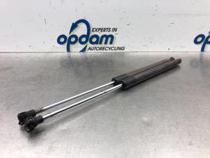 Used Set of gas struts for boot Renault Clio III (BR/CR) 1.2 16V 75 Price € 35,00 Margin scheme offered by Gebr Opdam B.V.