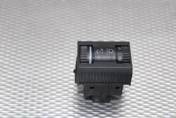 Interruptor faro lhv de un Volkswagen Polo V (6R) 1.2 TDI 12V BlueMotion 2011