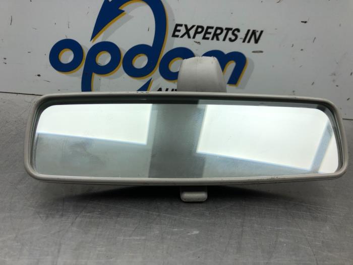 Rear view mirror from a Renault Clio IV (5R) 0.9 Energy TCE 90 12V 2013