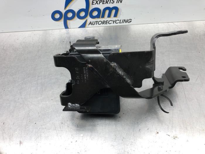 Używane Pompa ABS Opel Corsa F (UB/UH/UP) 1.2 12V 75 Cena € 149,00 Procedura marży oferowane przez Gebr Opdam B.V.