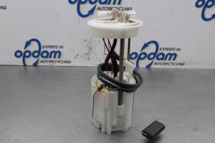 Usados Bomba de gasolina Nissan Qashqai (J11) 1.2 DIG-T 16V Precio € 100,00 Norma de margen ofrecido por Gebr Opdam B.V.