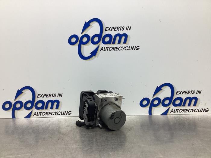 ABS pump from a Skoda Fabia III Combi (NJ5) 1.2 TSI 16V Greentech 2015
