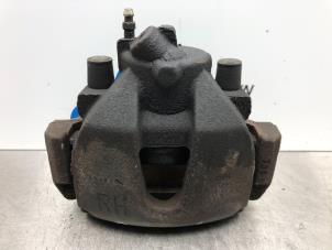 Usados Pinza de freno derecha delante Volvo V50 (MW) 1.8 16V Precio € 40,00 Norma de margen ofrecido por Gebr Opdam B.V.