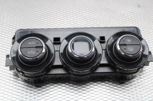 Usados Panel de control de calefacción Opel Corsa E 1.0 SIDI Turbo 12V Precio € 50,00 Norma de margen ofrecido por Gebr Opdam B.V.