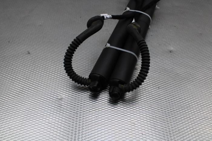 Set of gas struts for boot from a Audi A3 Sportback (8YA) 2.0 35 TDI 16V 2020