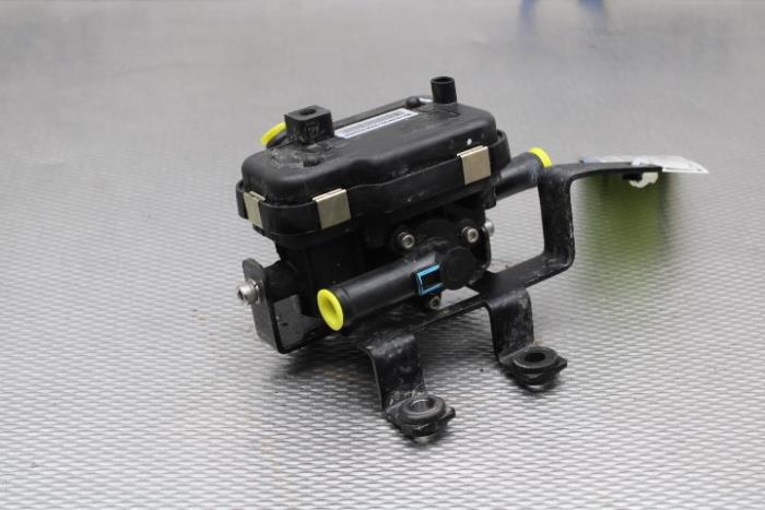 Begagnade Extra vattenpump Kia Niro I (DE) E-Niro 64 kWh Pris € 170,00 Marginaltabell erbjuds av Gebr Opdam B.V.