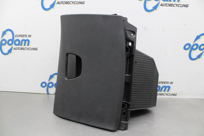 Begagnade Handskfack Peugeot 208 I (CA/CC/CK/CL) 1.2 Vti 12V PureTech 82 Pris € 26,00 Marginaltabell erbjuds av Gebr Opdam B.V.