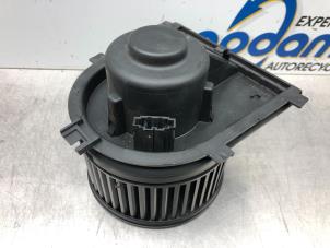 Usados Motor de ventilador de calefactor Audi A3 (8L1) 1.6 Precio € 50,00 Norma de margen ofrecido por Gebr Opdam B.V.