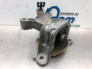 Engine mount from a Renault Megane III Grandtour (KZ) 1.2 16V TCE 115 2015