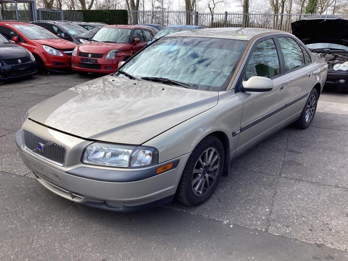 Używane Reflektor lewy Volvo S80 (TR/TS) 2.4 T Turbo 20V Cena € 21,00 Procedura marży oferowane przez Gebr Opdam B.V.
