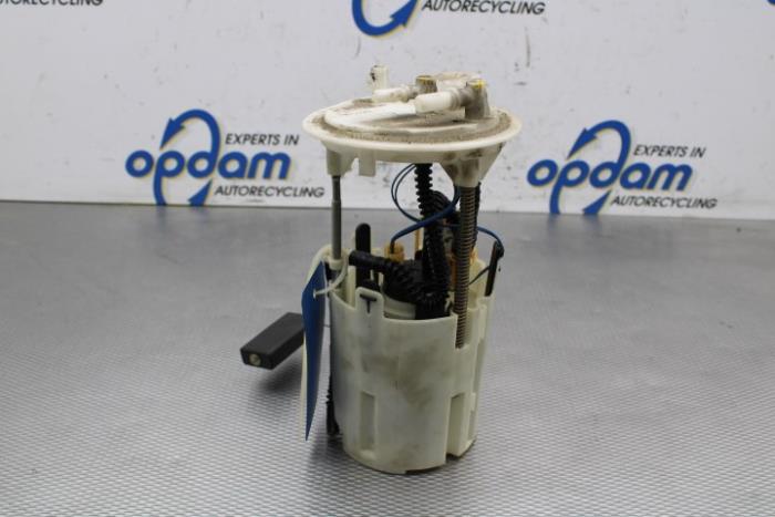 Usagé Pompe à carburant Mercedes Vito (639.6) 2.2 109 CDI 16V Prix € 68,00 Règlement à la marge proposé par Gebr Opdam B.V.