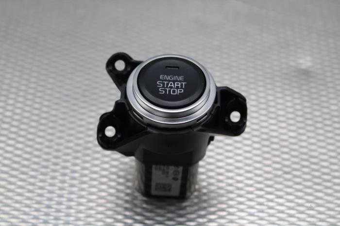 Używane Przelacznik Start/Stop Kia Stonic (YB) 1.0i T-GDi 12V Cena € 17,00 Procedura marży oferowane przez Gebr Opdam B.V.