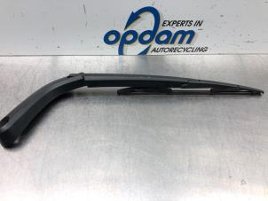 Used Rear wiper arm Chevrolet Spark 1.0 16V Bifuel Price € 20,00 Margin scheme offered by Gebr Opdam B.V.