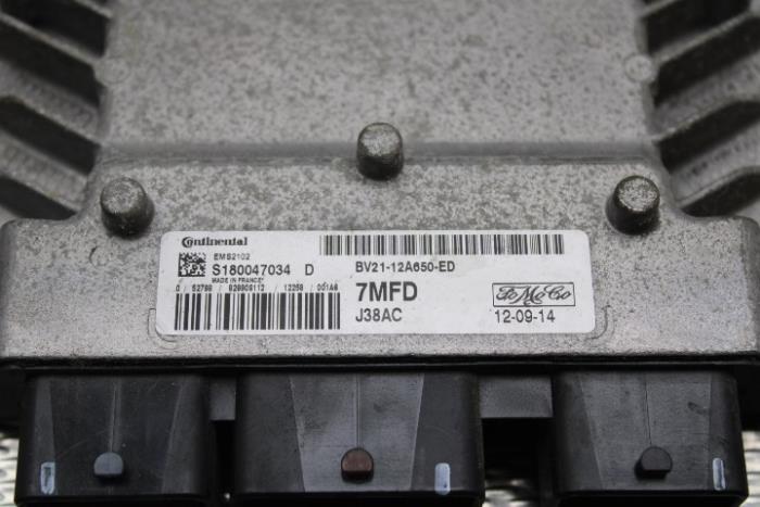 Ordinateur gestion moteur d'un Ford Fiesta 6 (JA8) 1.25 16V 2012