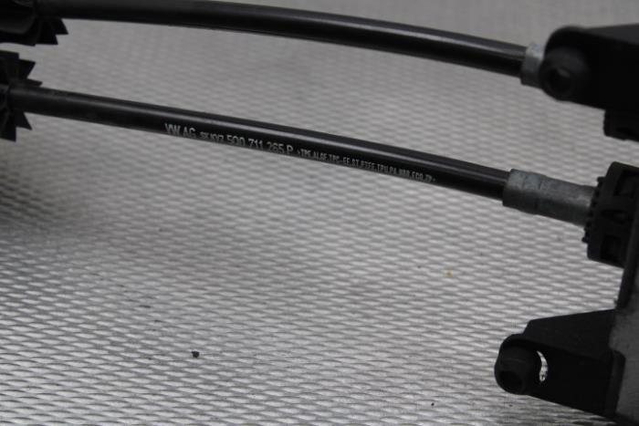 Cable de mando de caja de cambios de un Volkswagen Golf VII (AUA) 1.2 TSI BlueMotion 16V 2014