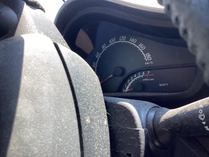 Usagé Compteur Toyota iQ 1.0 12V VVT-i Prix € 64,00 Règlement à la marge proposé par Gebr Opdam B.V.