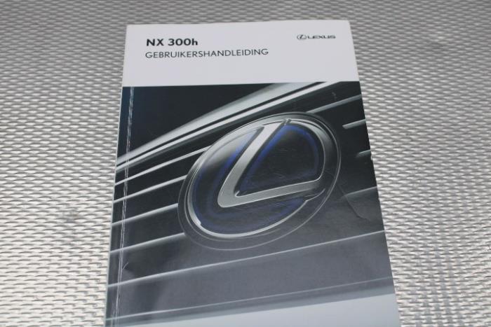 Instrucciones(varios) de un Lexus NX I 300h 2.5 16V 4x4 2019