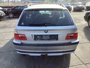 Usagé Feu arrière droit BMW 3 serie Touring (E46/3) 316i 16V Prix € 30,00 Règlement à la marge proposé par Gebr Opdam B.V.