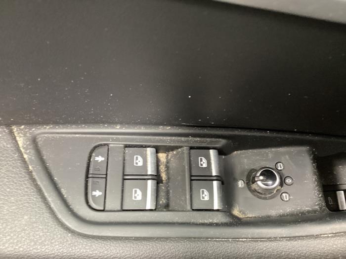 Usados Interruptor de ventanilla eléctrica Audi A4 (B9) 1.4 TFSI 16V Precio € 42,00 Norma de margen ofrecido por Gebr Opdam B.V.