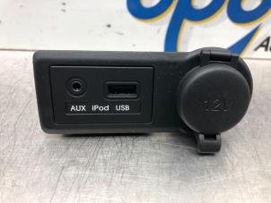 Usados Conexión AUX-USB Kia Venga 1.4 CVVT 16V Precio € 25,00 Norma de margen ofrecido por Gebr Opdam B.V.
