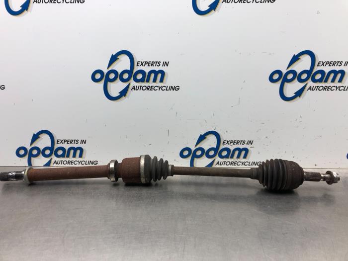 Front drive shaft, right from a Renault Clio III (BR/CR) 1.5 dCi FAP 2010
