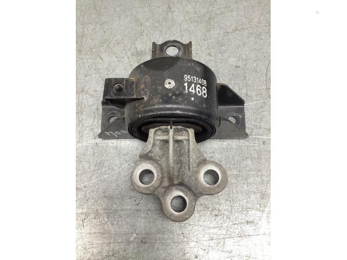 Usagé Support moteur Opel Mokka/Mokka X 1.4 Turbo 16V 4x4 Prix € 26,00 Règlement à la marge proposé par Gebr Opdam B.V.