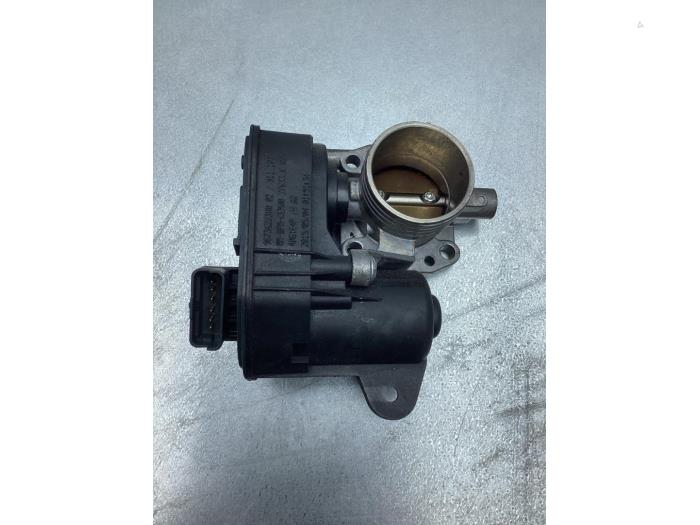 Usagé Boitier papillon Peugeot 208 I (CA/CC/CK/CL) 1.2 Vti 12V PureTech Prix € 60,00 Règlement à la marge proposé par Gebr Opdam B.V.