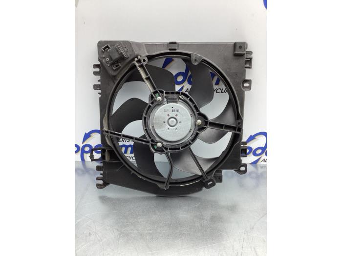 Begagnade Fläktmotor Renault Clio III (BR/CR) 1.2 16V 75 Pris € 42,00 Marginaltabell erbjuds av Gebr Opdam B.V.