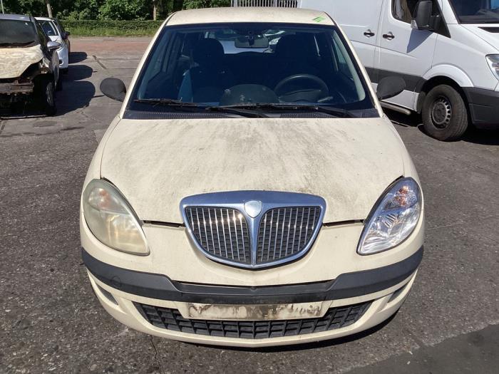 Używane Reflektor prawy Lancia Ypsilon (843) 1.2 Cena € 64,00 Procedura marży oferowane przez Gebr Opdam B.V.
