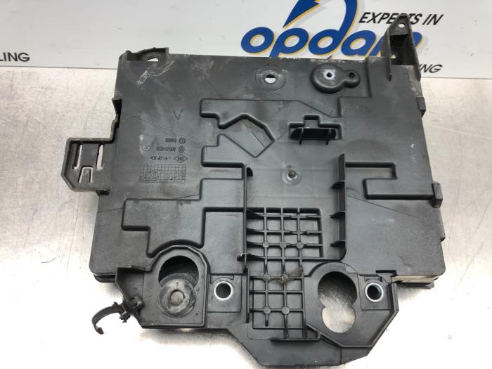 Battery box from a Renault Clio III (BR/CR) 1.5 dCi FAP 2010