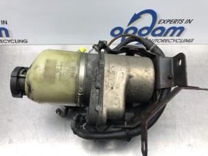 Usados Bomba de dirección asistida Opel Astra H GTC (L08) 1.6 16V Twinport Precio € 100,00 Norma de margen ofrecido por Gebr Opdam B.V.