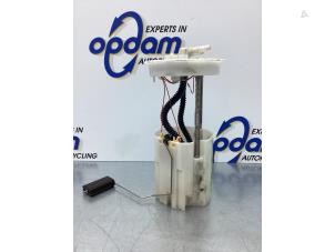 Używane Elektryczna pompa paliwa Ford Transit Connect (PJ2) 1.6 TDCi 16V 95 Cena € 50,00 Procedura marży oferowane przez Gebr Opdam B.V.