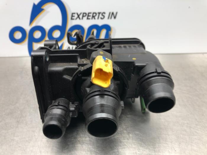Thermostat housing Peugeot 308 SW 1.2 12V eTHP PureTech 110