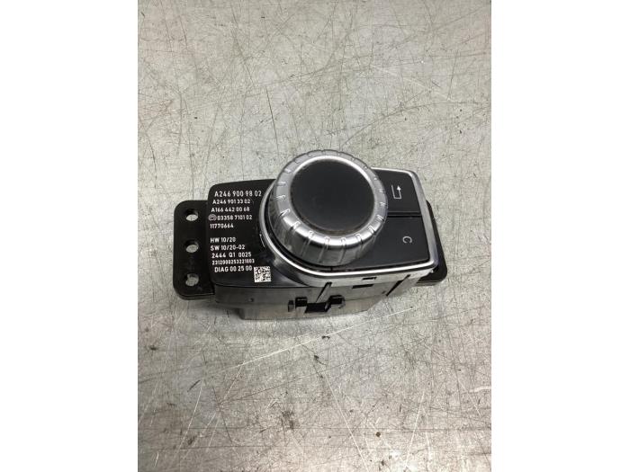 Usados Botón I-Drive Mercedes A (W176) 1.8 A-200 CDI 16V Precio € 26,00 Norma de margen ofrecido por Gebr Opdam B.V.