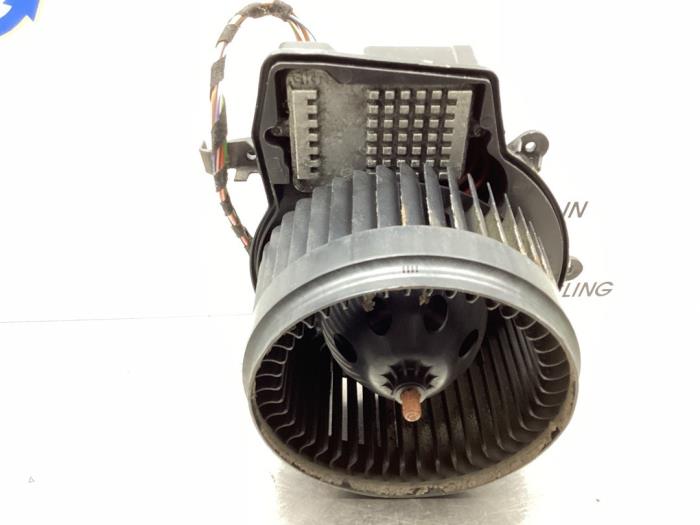 Motor de ventilador de calefactor de un Mercedes-Benz C Sportcoupé (C203) 2.2 C-220 CDI 16V 2003