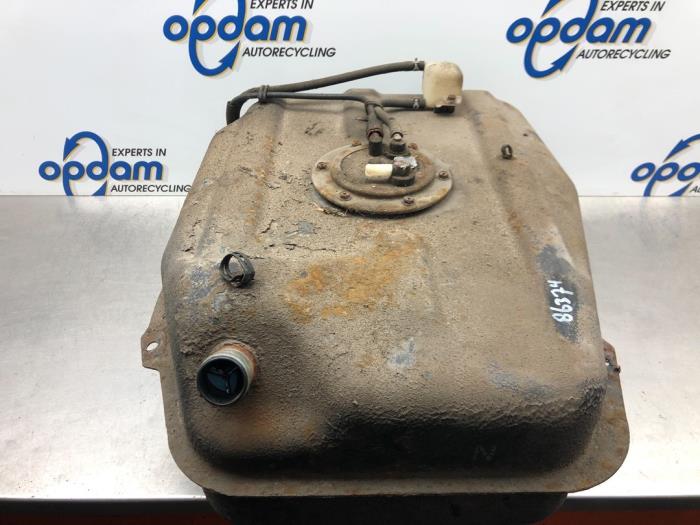 Tank from a Suzuki Ignis (FH) 1.3 16V 2002
