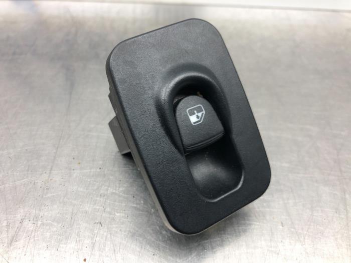 Usados Interruptor de ventanilla eléctrica Lancia Ypsilon (843) 1.4 Precio € 17,00 Norma de margen ofrecido por Gebr Opdam B.V.