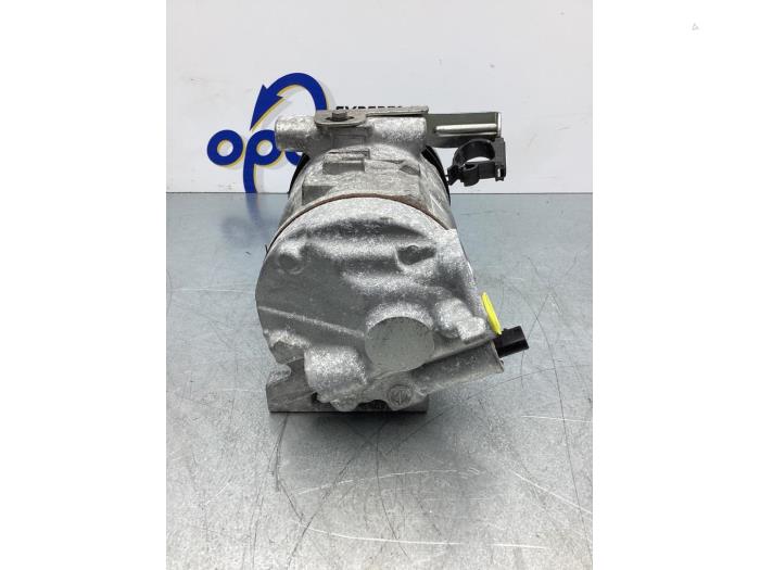 Air conditioning pump from a Fiat Fiorino (225) 1.4 2019