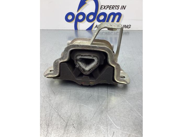 Gearbox mount from a Fiat Fiorino (225) 1.4 2019