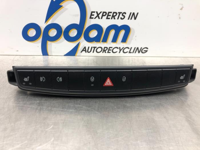 Usados Interruptor de luz de pánico Smart Forfour (454) 1.5 16V Precio € 64,00 Norma de margen ofrecido por Gebr Opdam B.V.